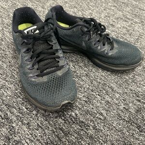 Nike Women's Black Athletic Shoes